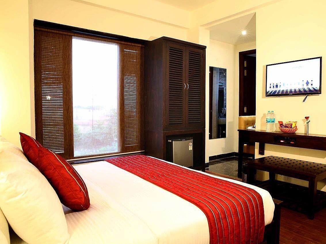Hotel The Raj Vilas Deluxe Room 8