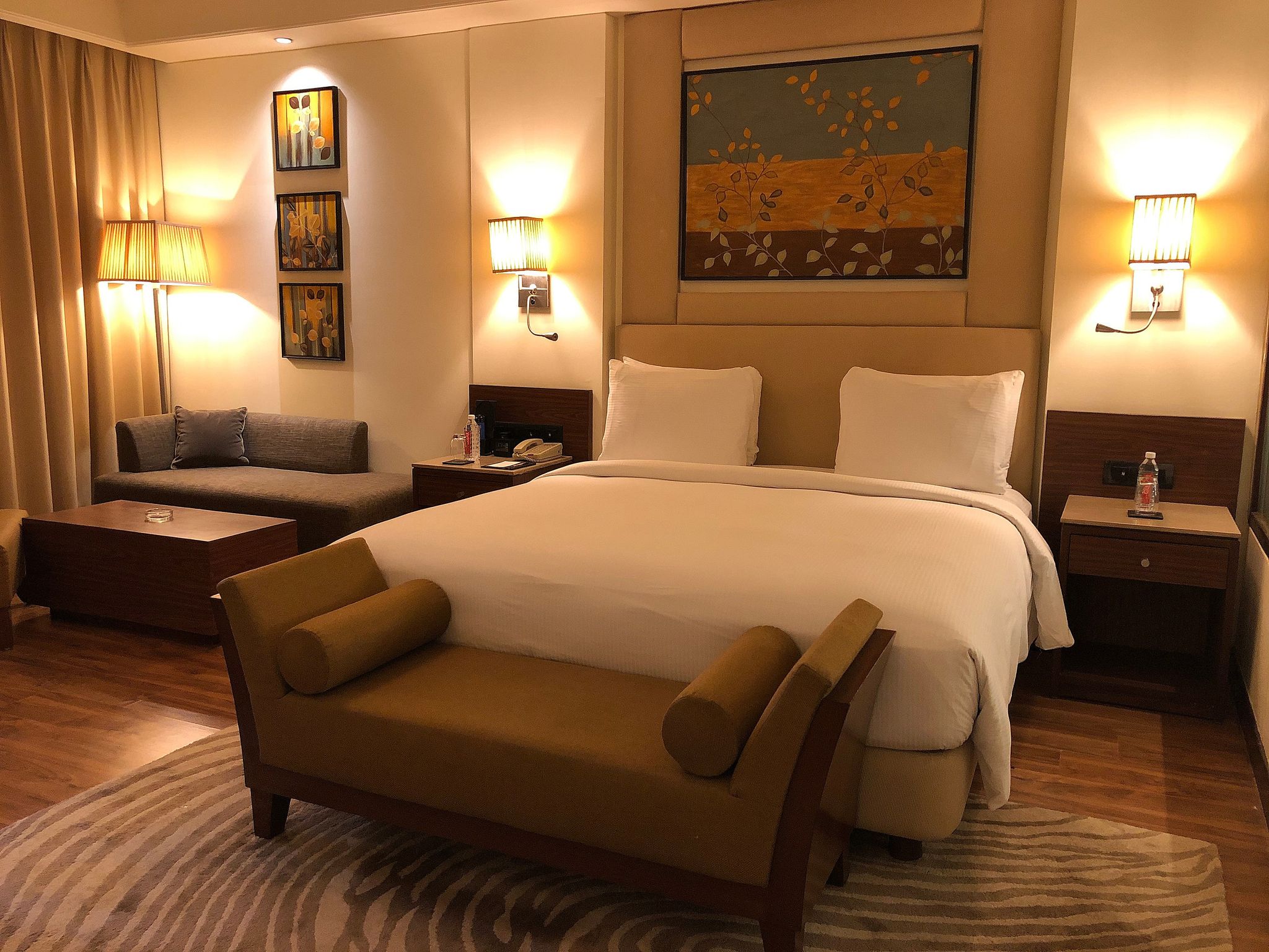 Room, 1 King Bed, Non Smoking, Pool View