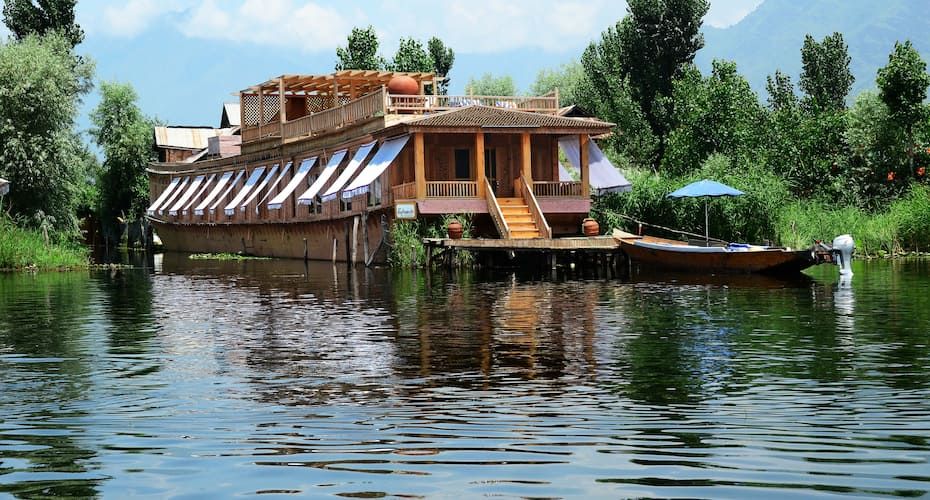 Sukoon Houseboat