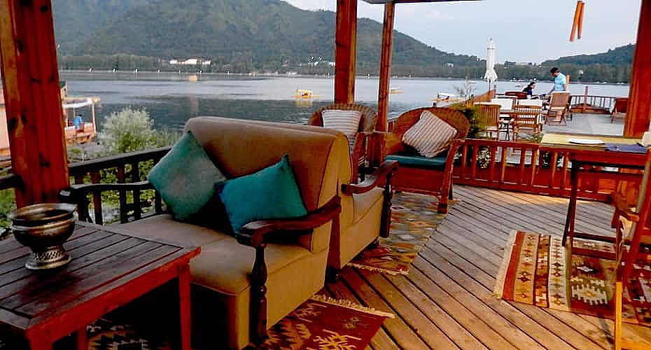 Sukoon Houseboat Standard Room 4