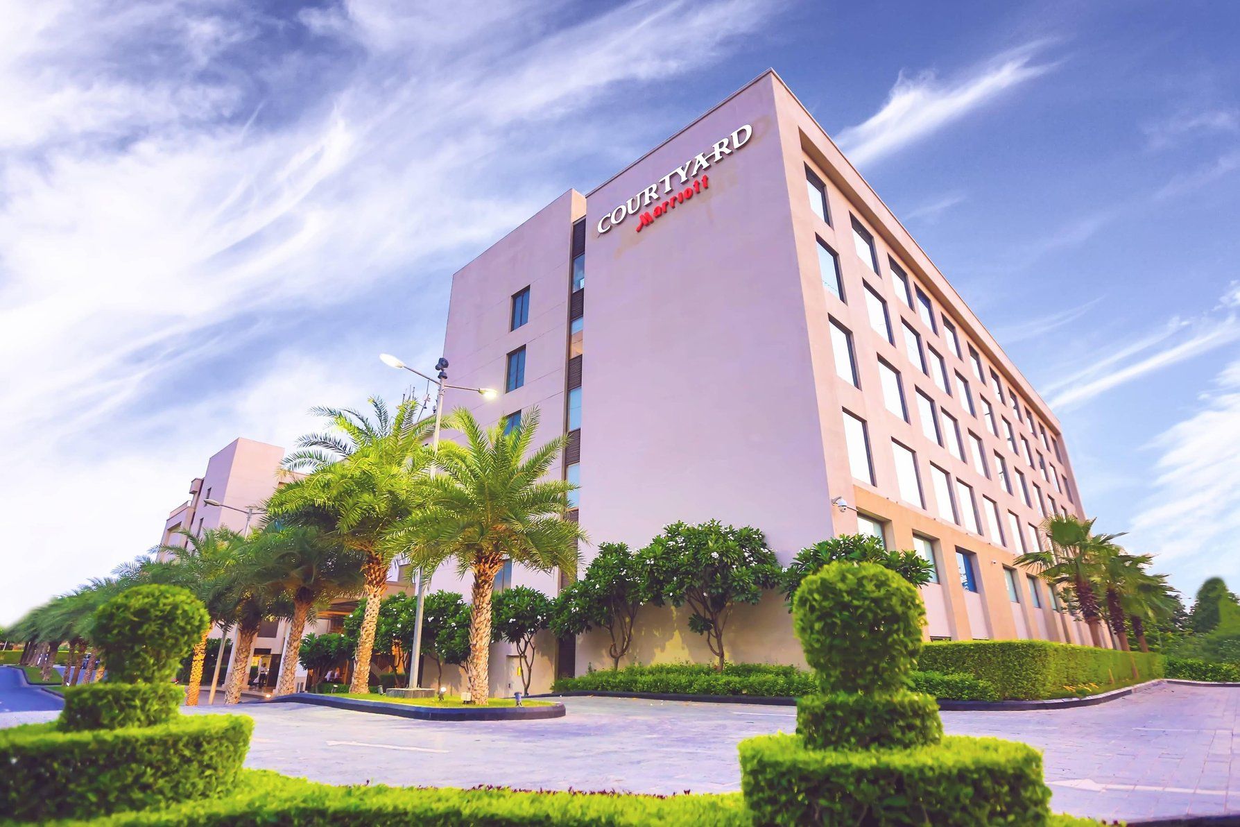 undefined Courtyard by Marriott Agra 3