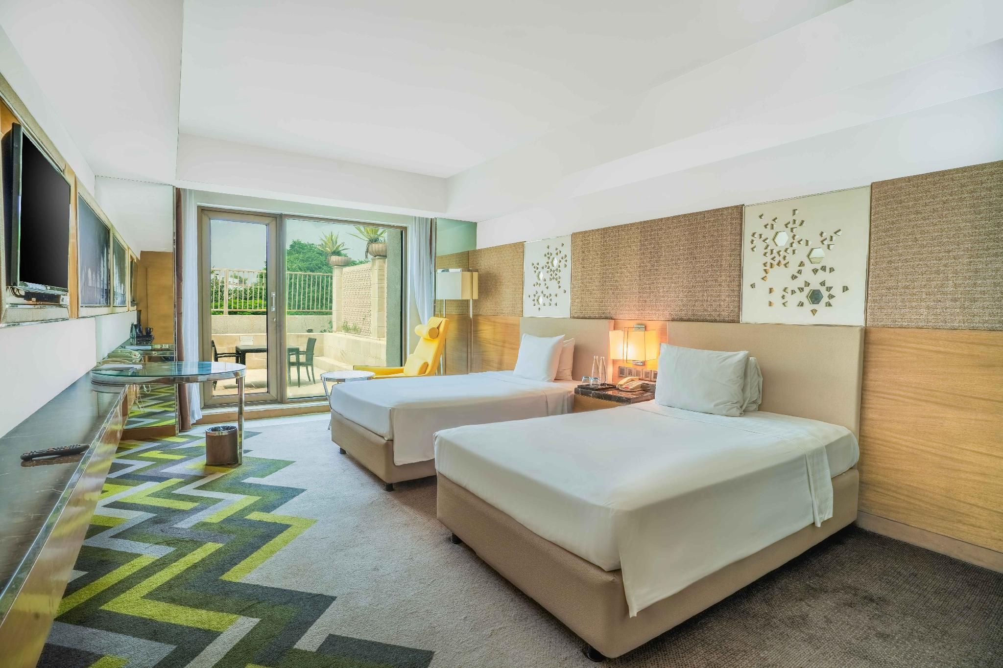 undefined Courtyard by Marriott Agra 5