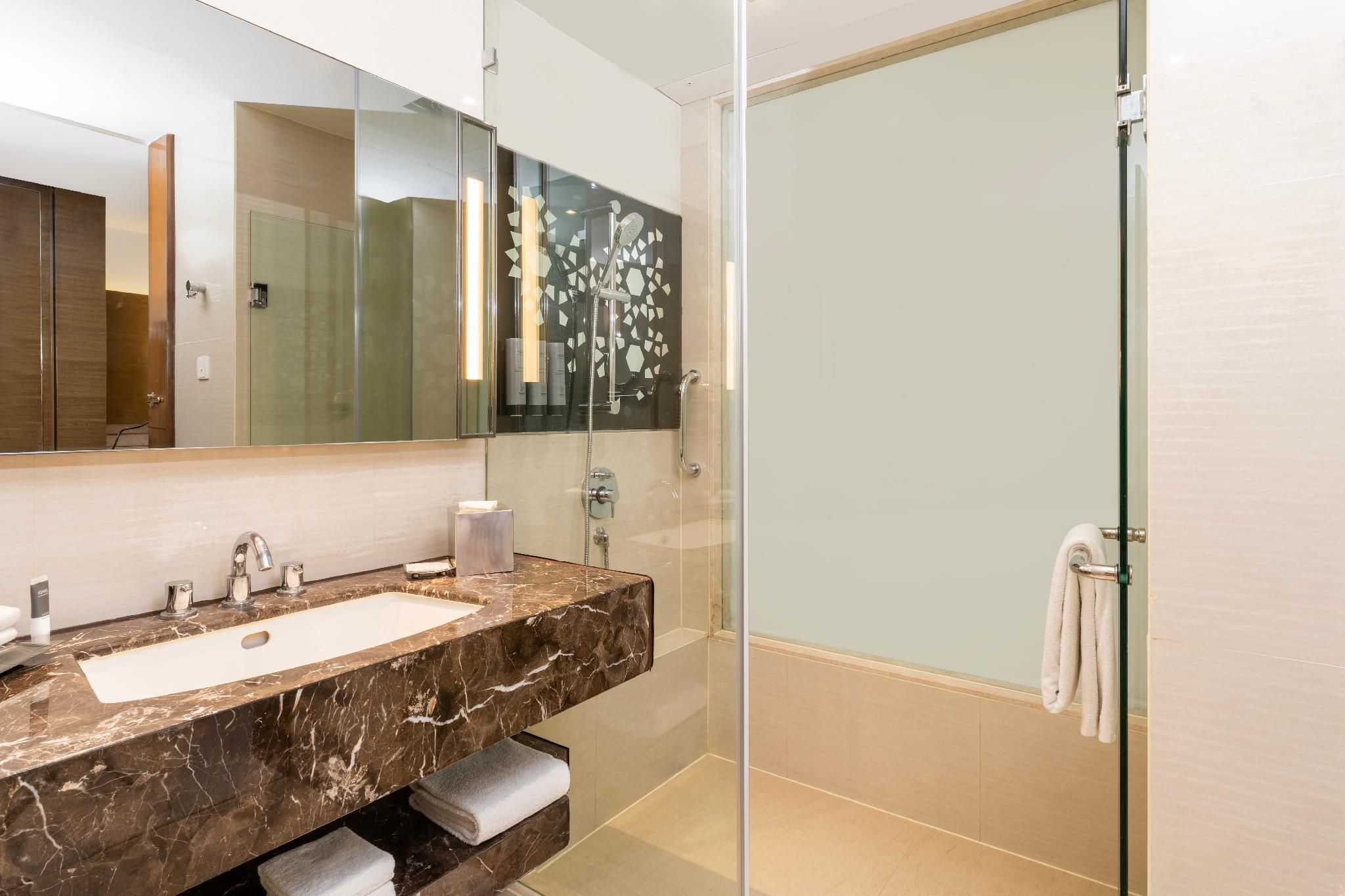 undefined Courtyard by Marriott Agra 7