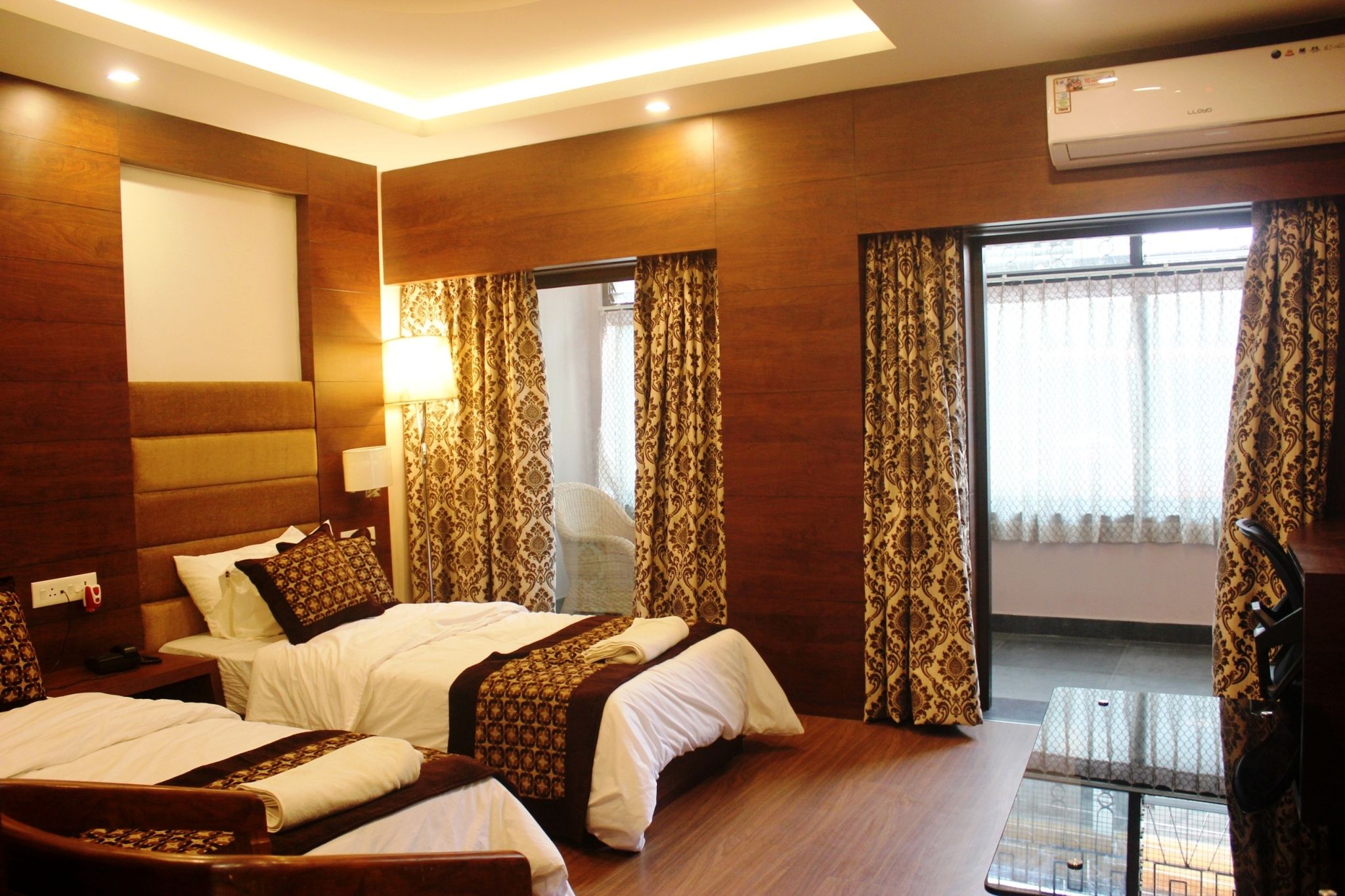 Executive Twin Bed Room