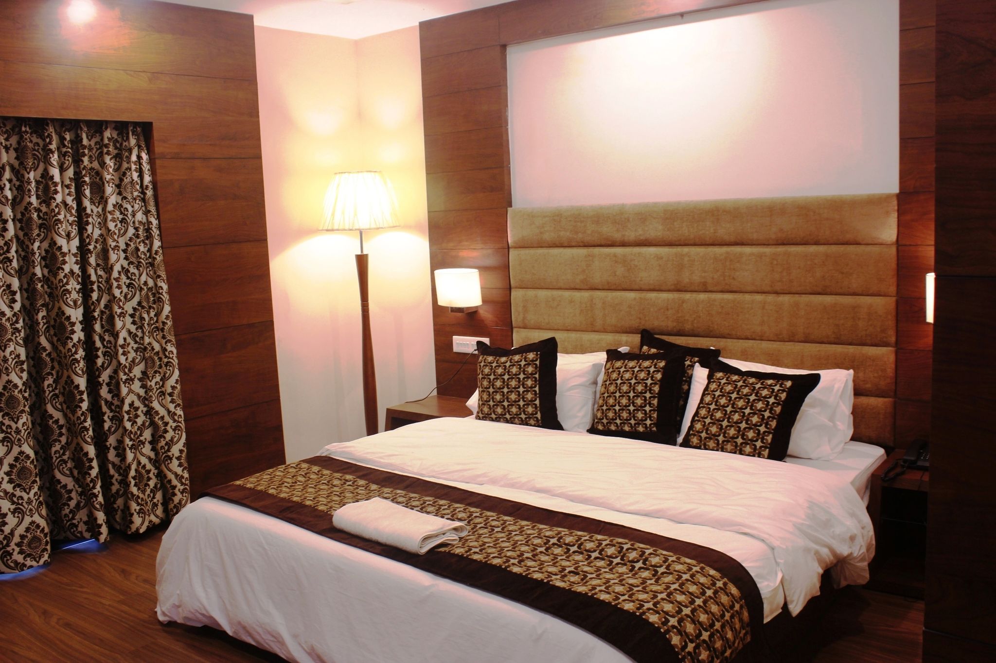 Executive Twin Bed Room