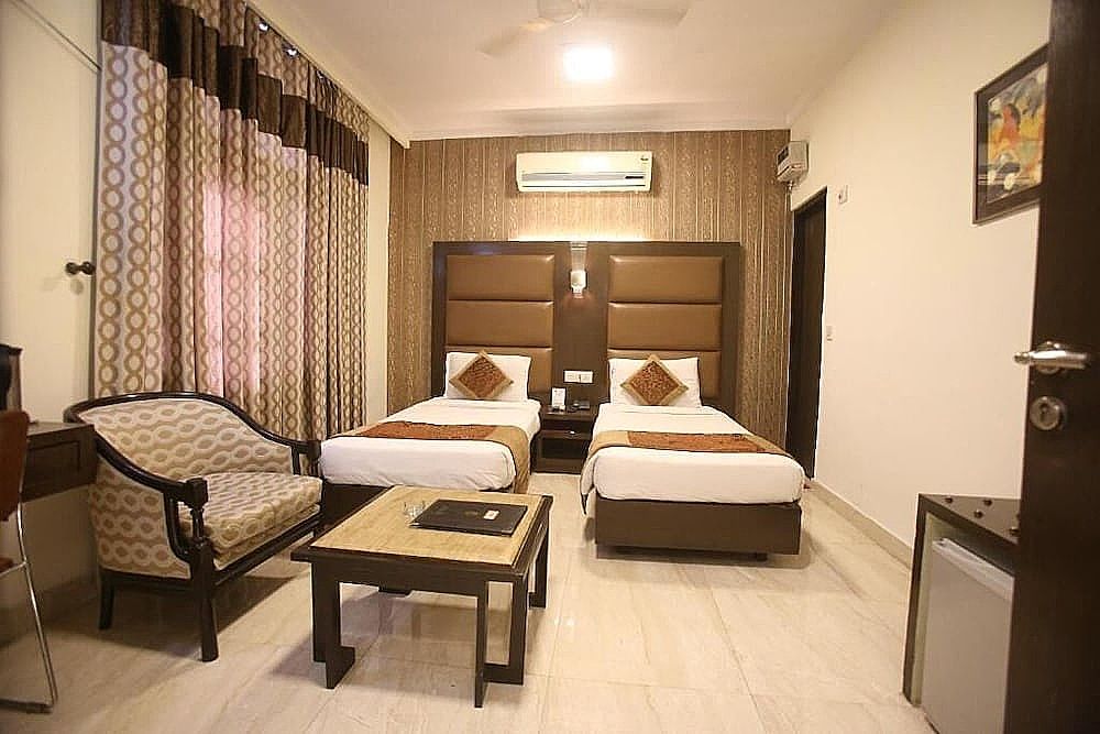 Hotel Amar Inn by Quadis - Lajpat Nagar Deluxe Room 8