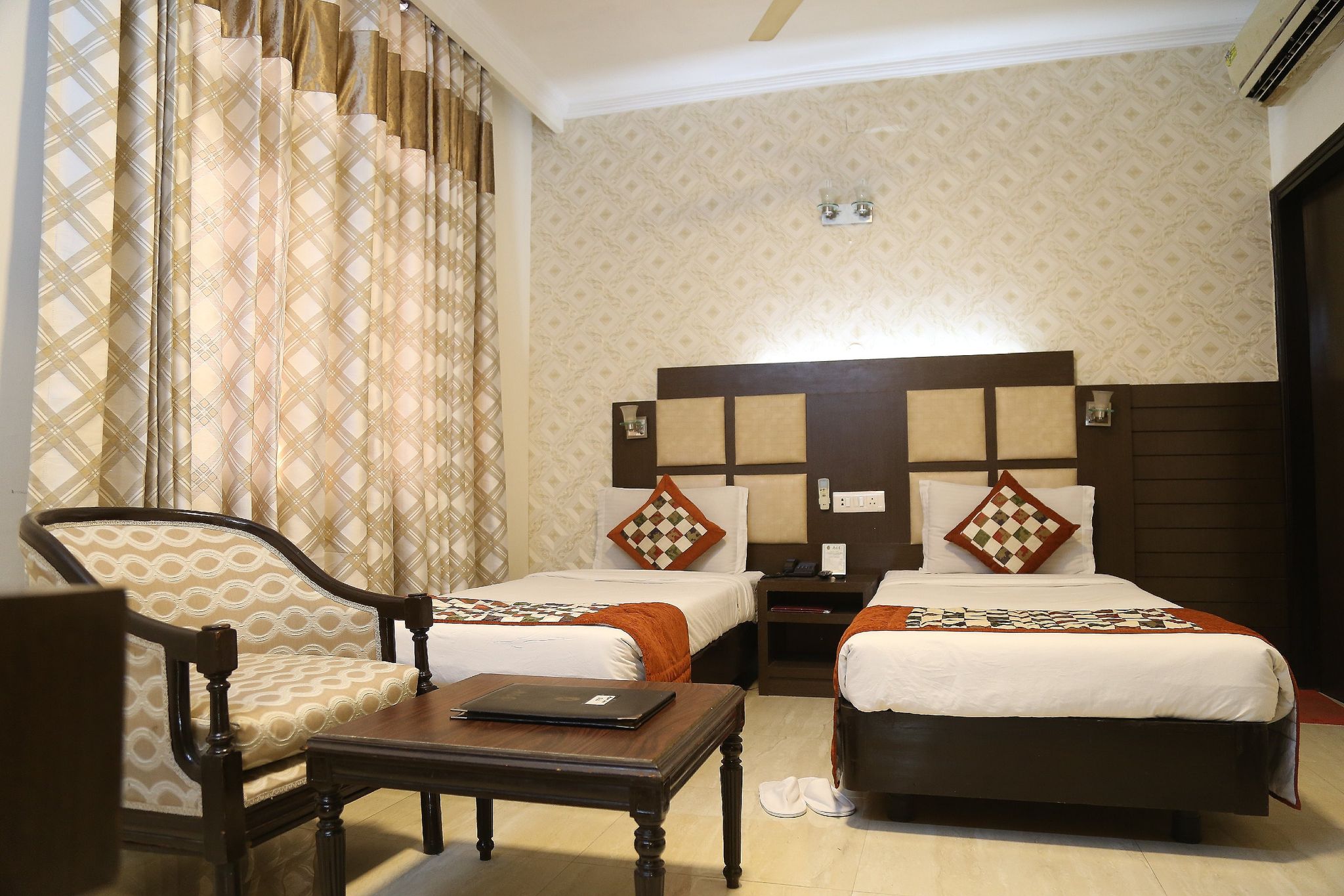 Amar Inn Superior King Room 3