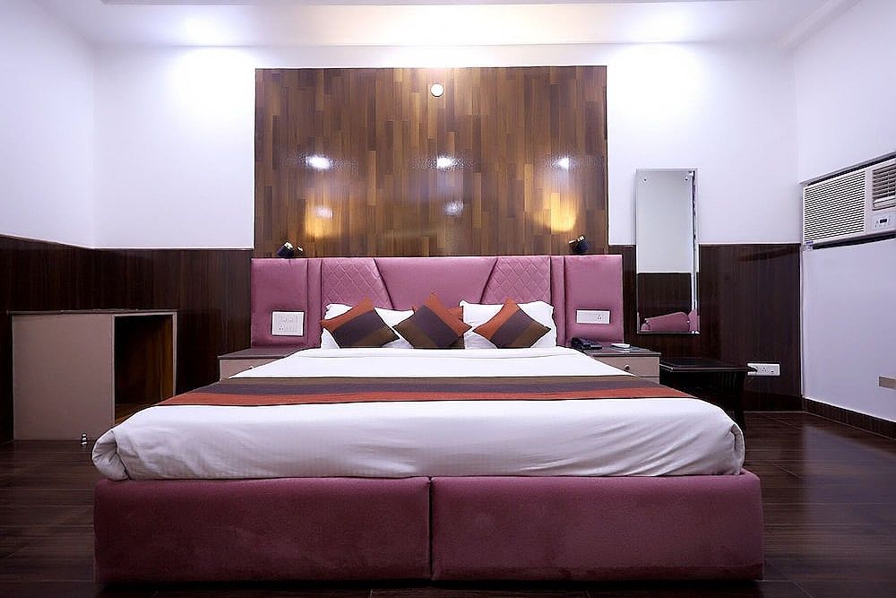 Hotel Krishna Sagar Deluxe Room 2