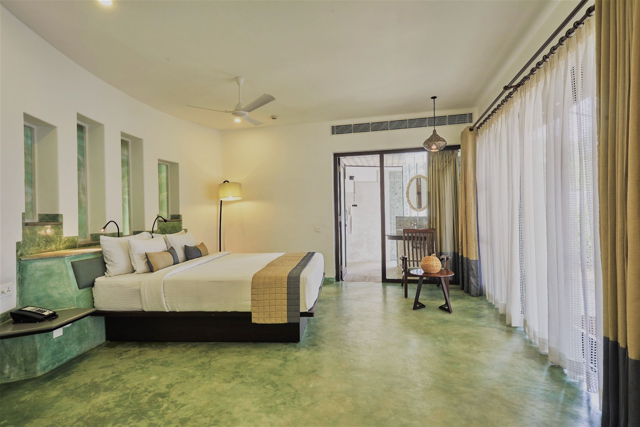 White Pearl with Plunge Pool Access