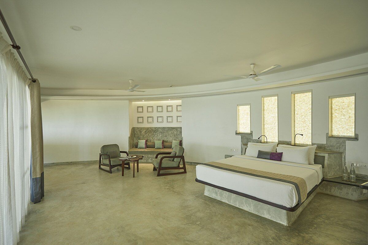 Blue pearl with plunge pool