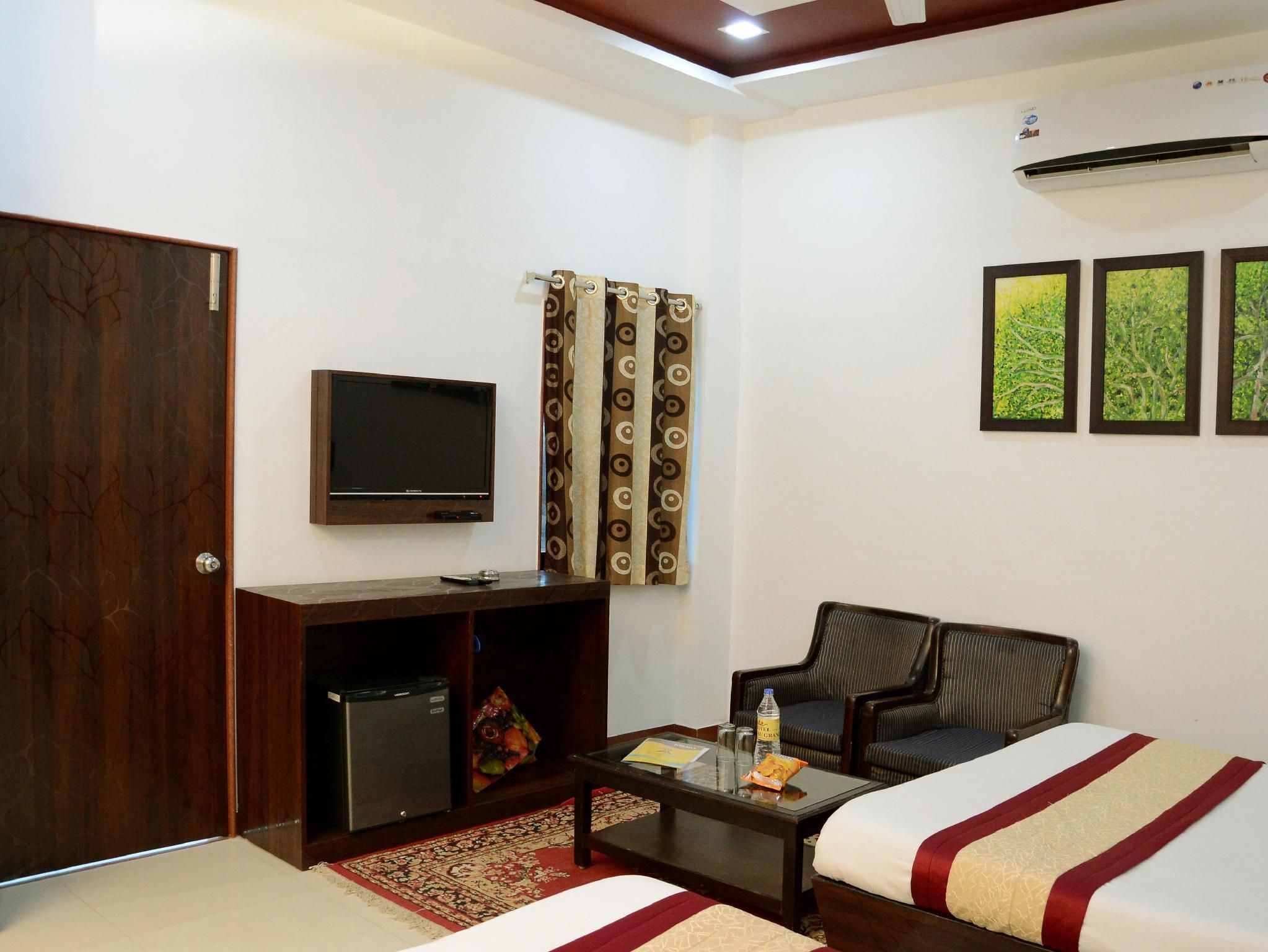 Family AC Six bed Room