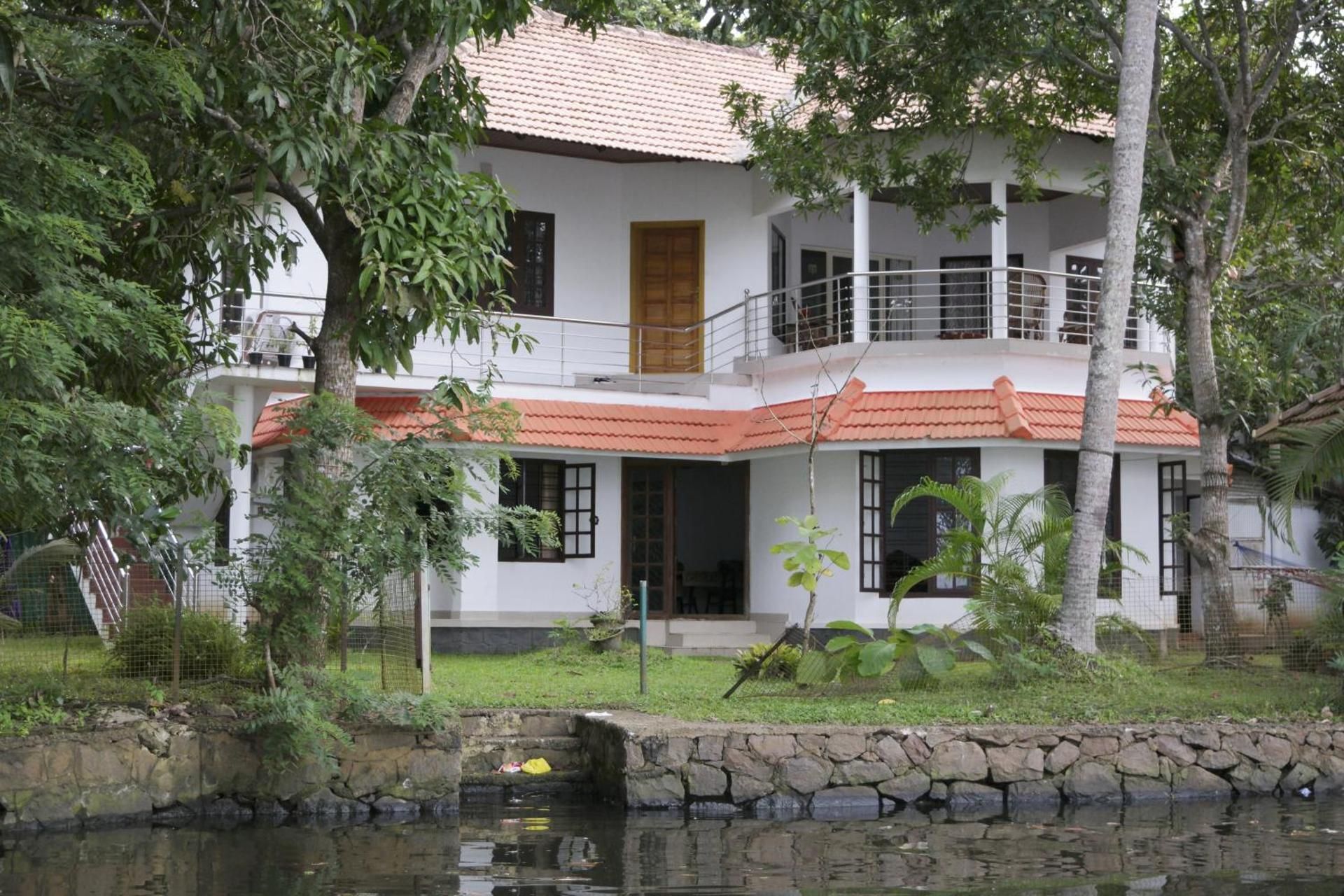 Lovedale Lakeside Homestay exterior_view