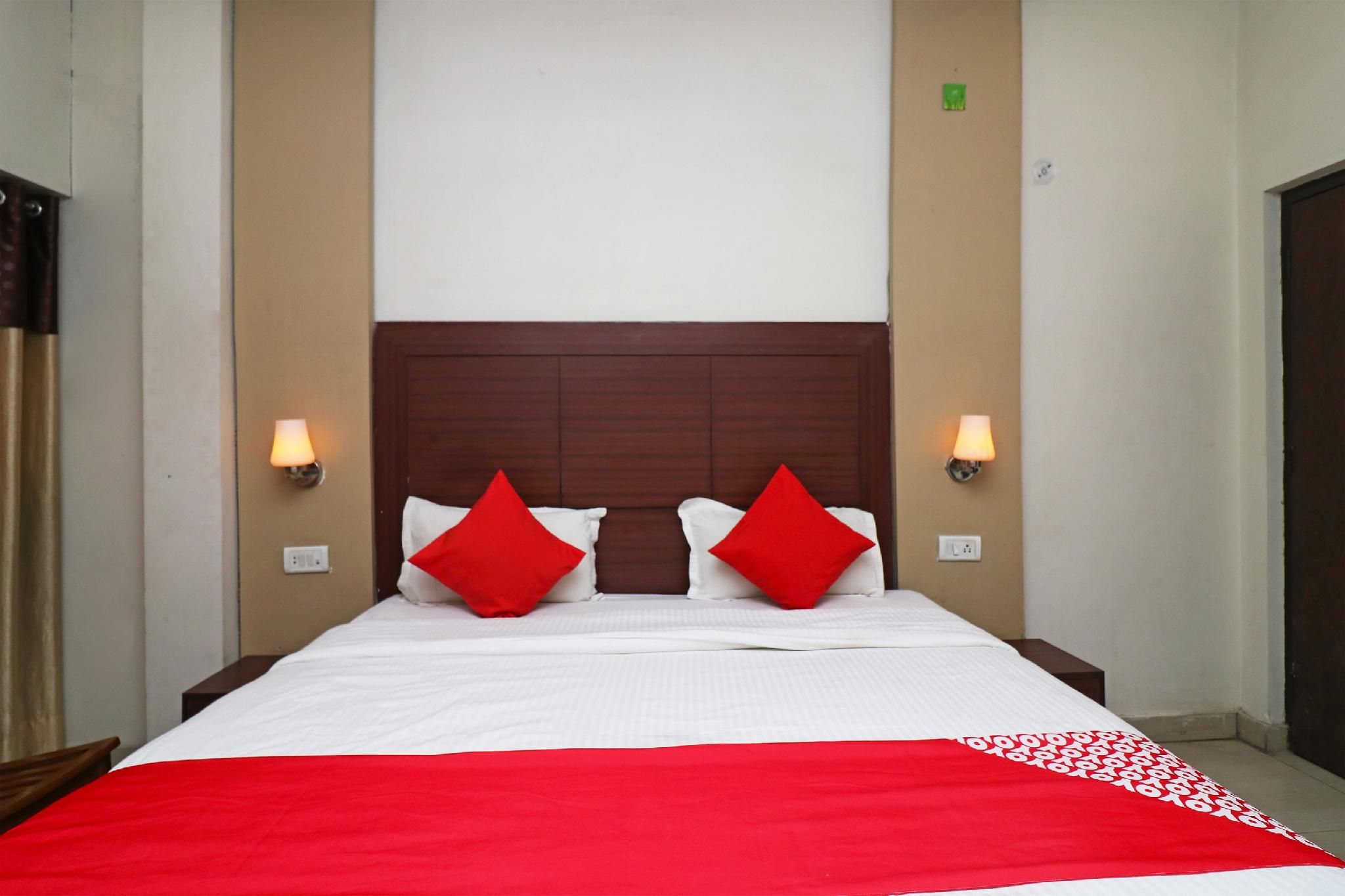 Hotel O Surya Continental Small Double Room 3