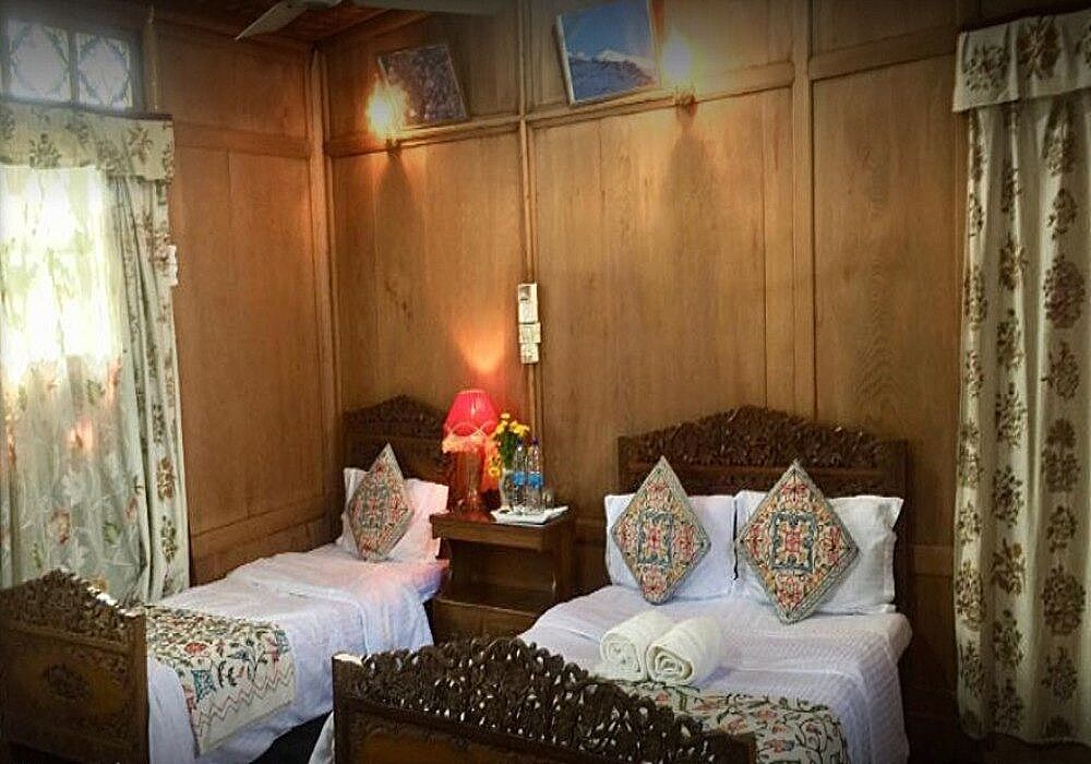 Lake View Deluxe Room -Room with Breakfast