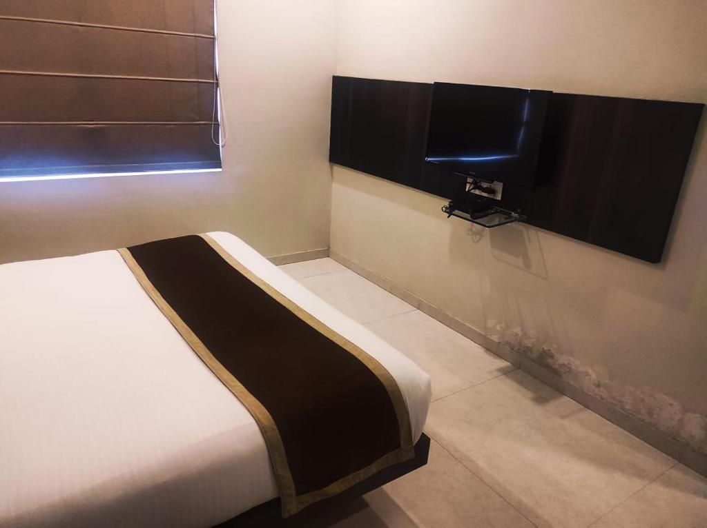 Hotel Rasika Deluxe Non AC Room 7