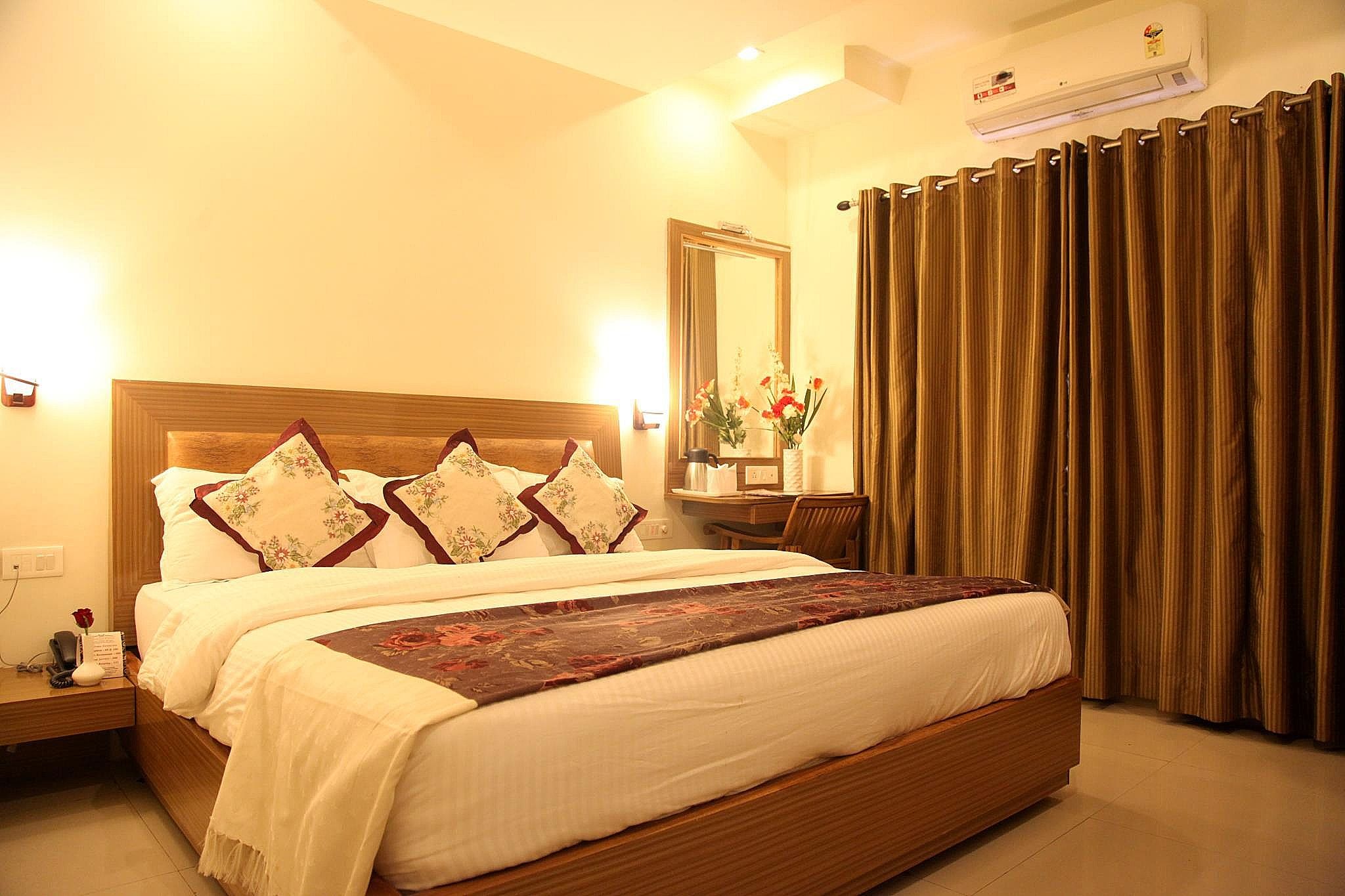 Hotel Poonam Plaza Executive Room 5