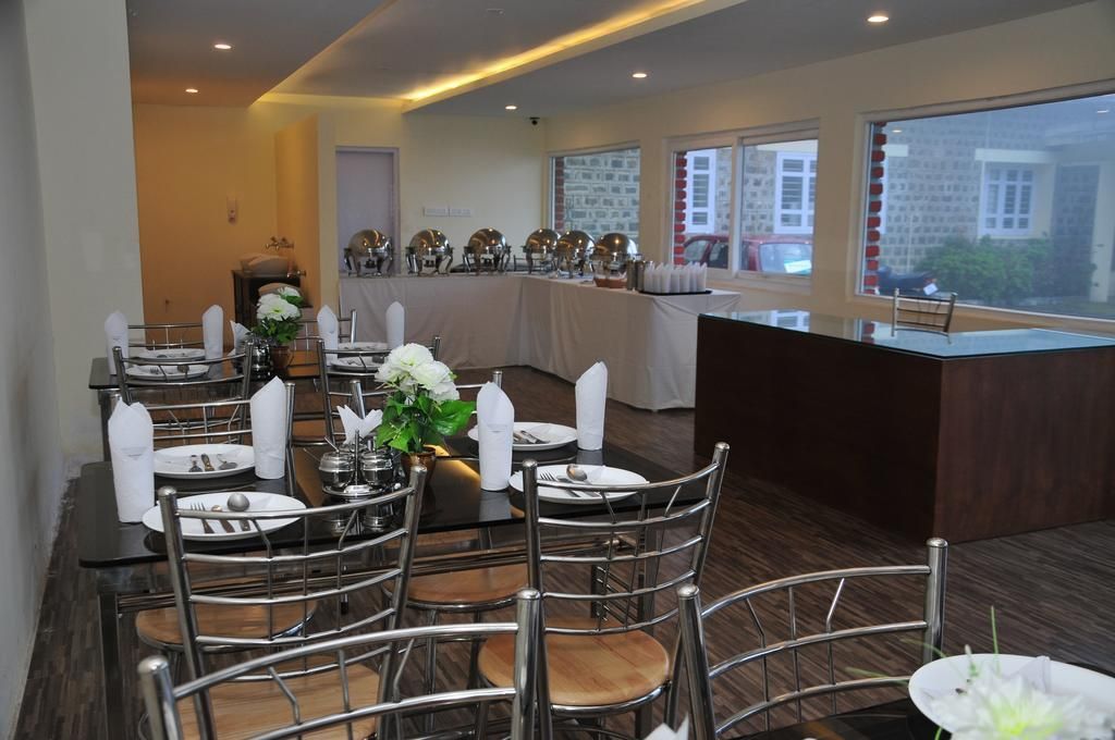 Food & Dining