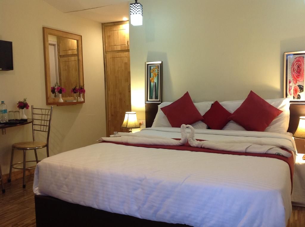 Royal Antique Queens Suite