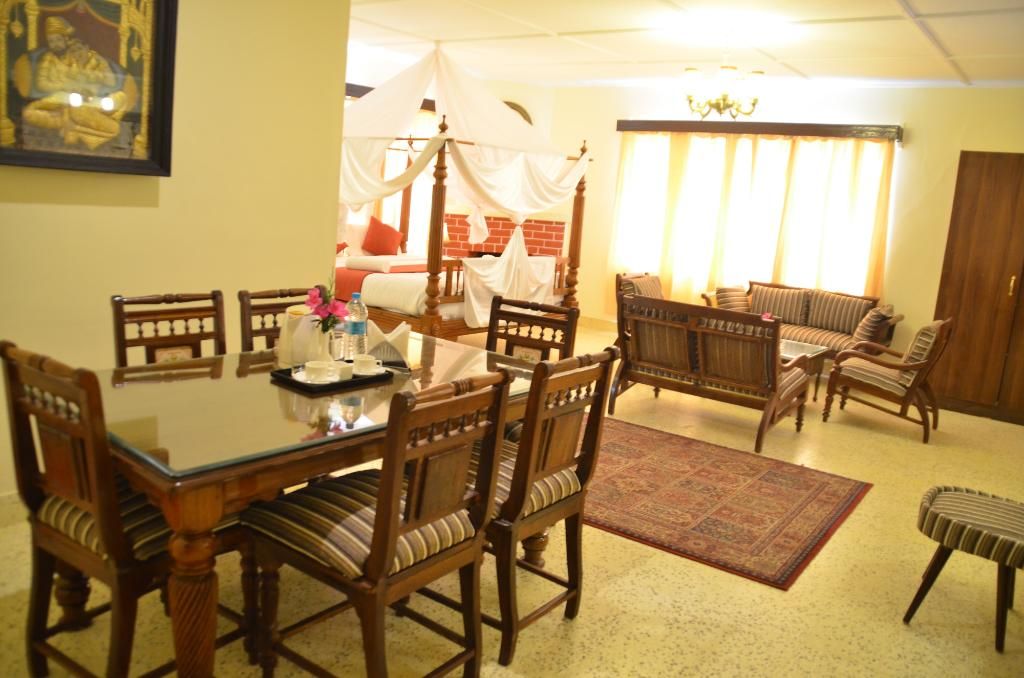 Food & Dining