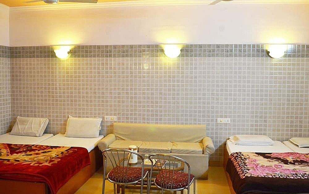 Raj Mahal Hotel Non AC Standard Room 5