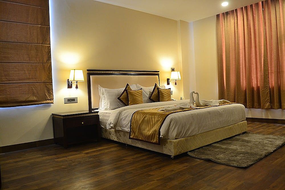 The Legend Hotel Premier Double Room, 1 Queen Bed, Non Smoking, City View 3