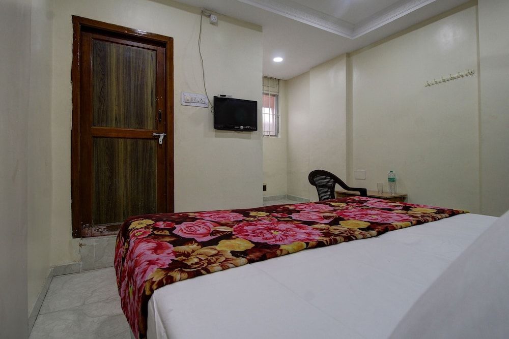 undefined SPOT ON 45084 Hotel Navaratna Deluxe 7