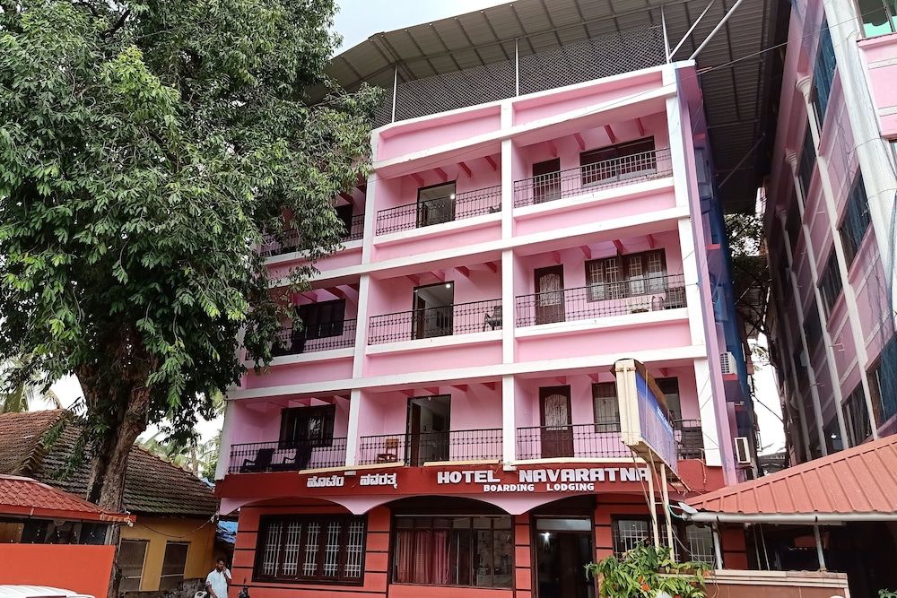 undefined SPOT ON 45084 Hotel Navaratna Deluxe