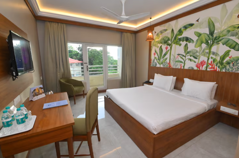 RNS Residency Pool View Superior AC Room 2