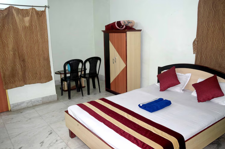 Hotel Amarabati Deluxe Double Non AC 4