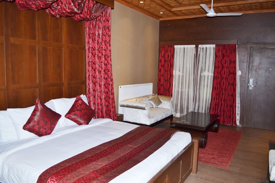 Deluxe Double Bedroom