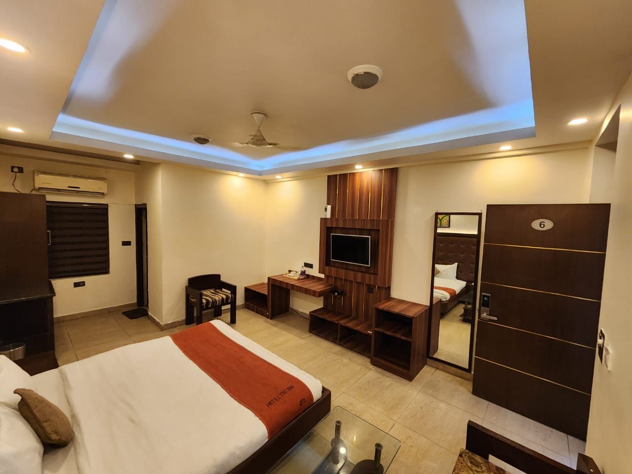 undefined Hotel Taj Inn 8