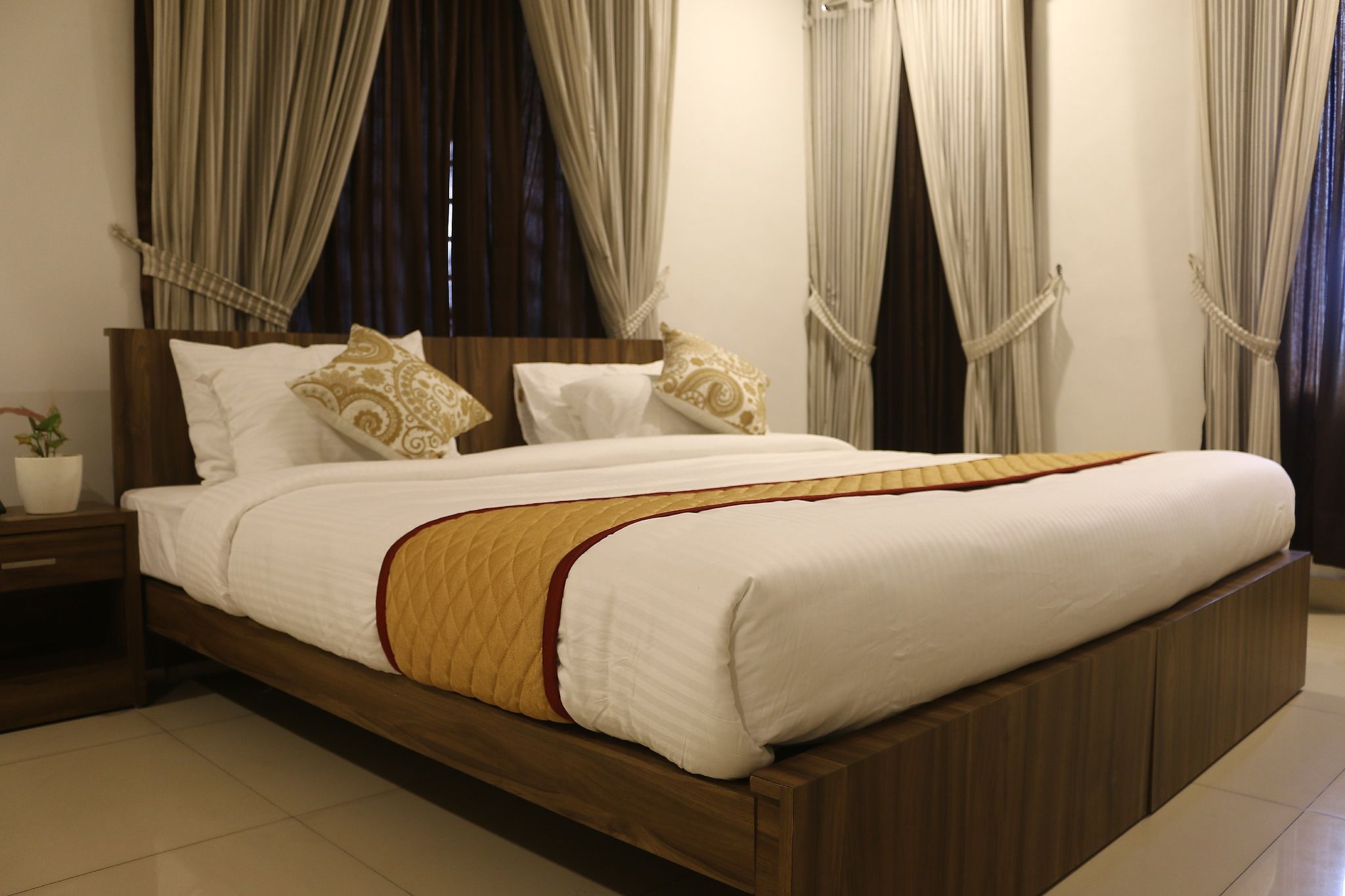 The Rubis Deluxe AC Room