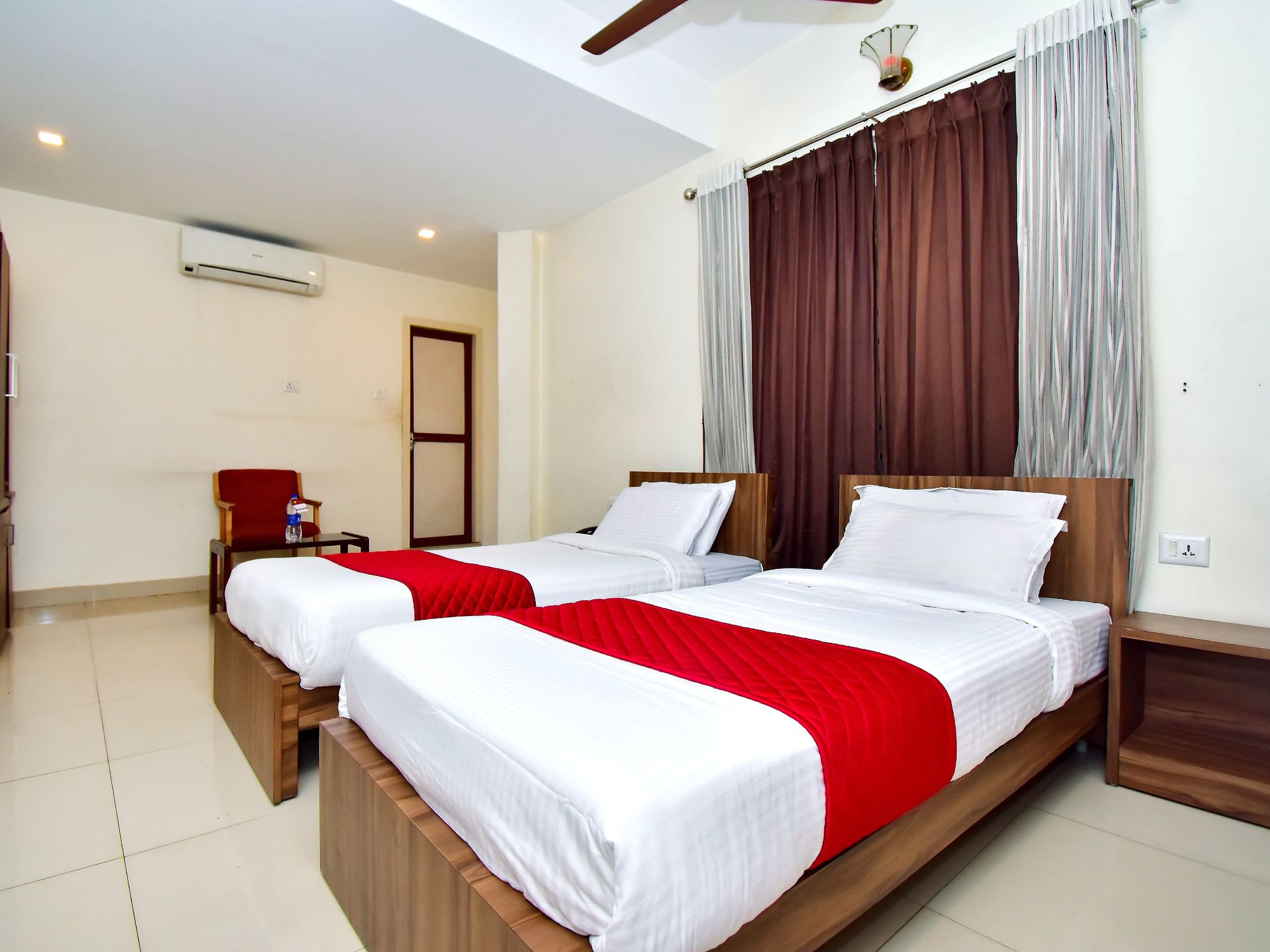 The Rubis Deluxe AC Room 4