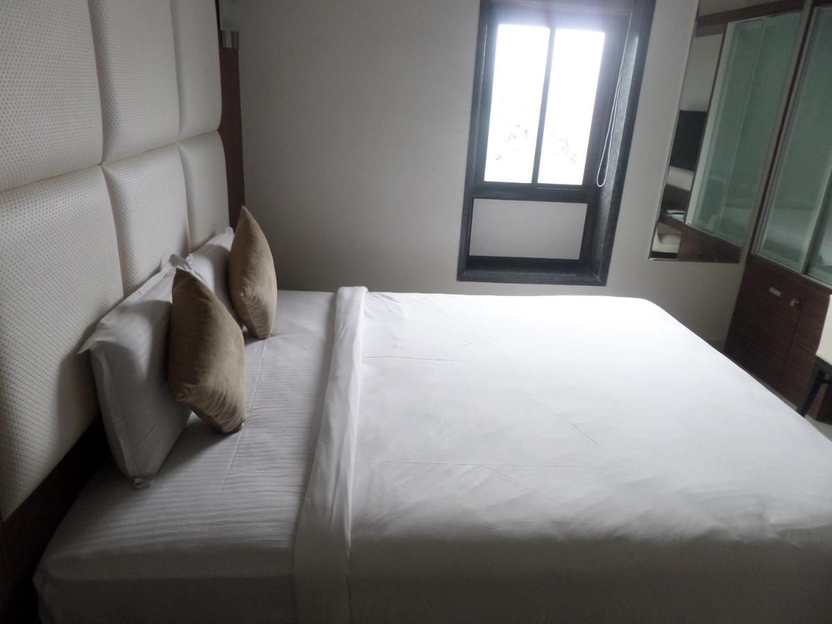Hotel Raj Palace Deluxe room 2