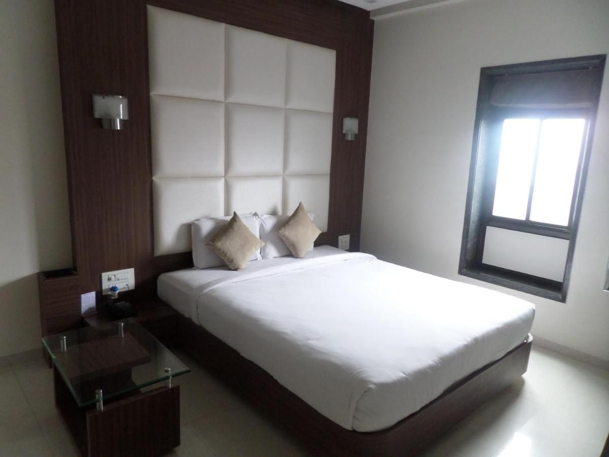 Hotel Raj Palace Deluxe room 3