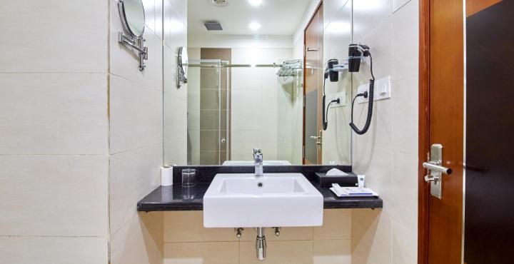 Best Western-Tirupati 1 King Bed, Non-Smoking, Superior Room, Smart Tv, Mini Bar, Wi-Fi, Coffee And Tea Maker