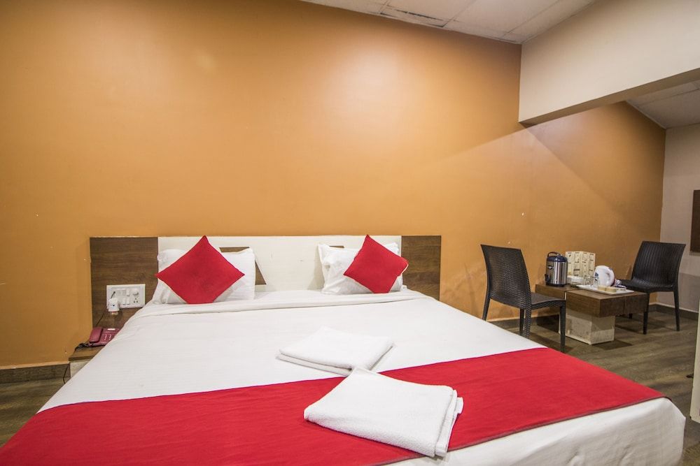 Ark Resorts Deluxe Room 7