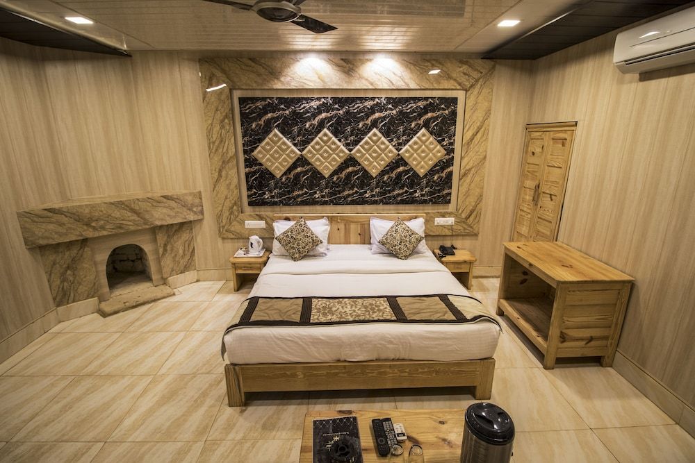 Ark Resorts Deluxe Room 10