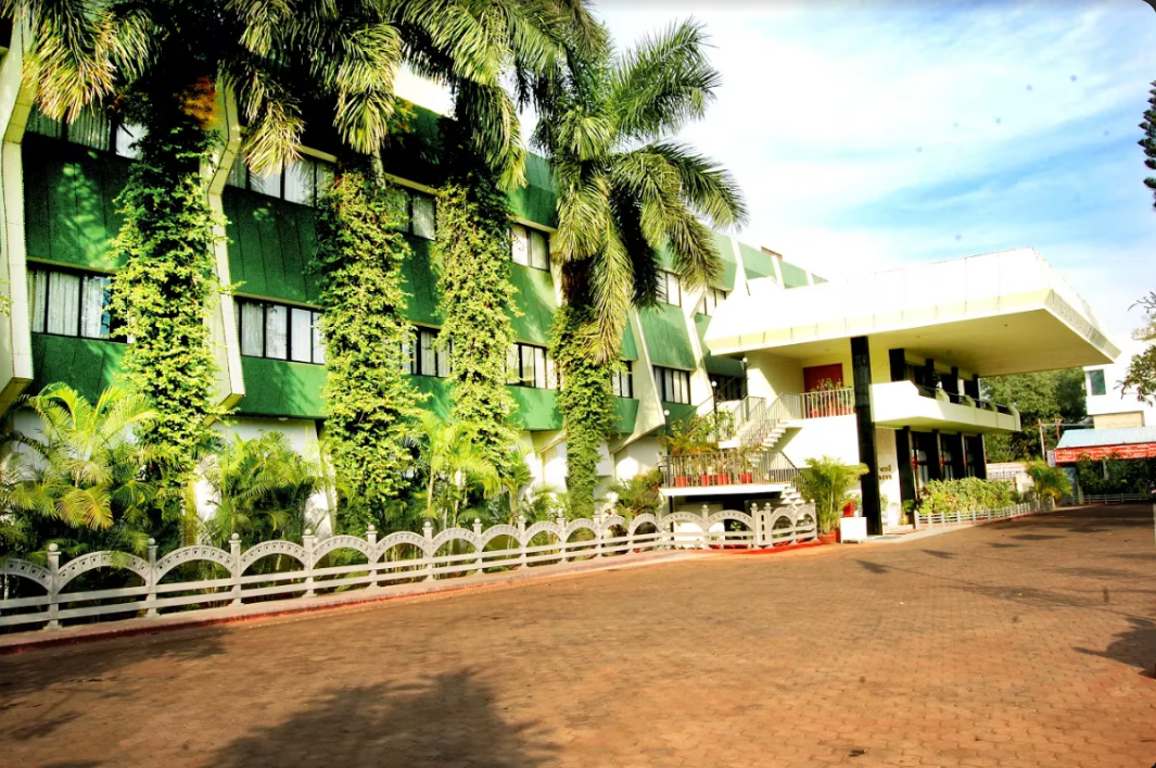 Hotel Parisutham 
