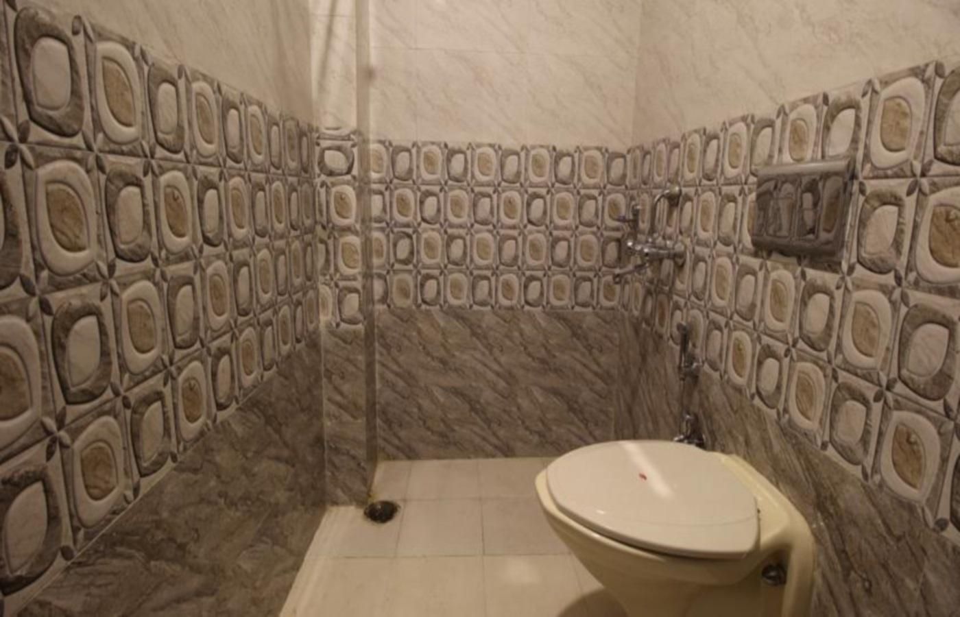 Hotel Abhimanyu Deluxe Non A/C Room 3