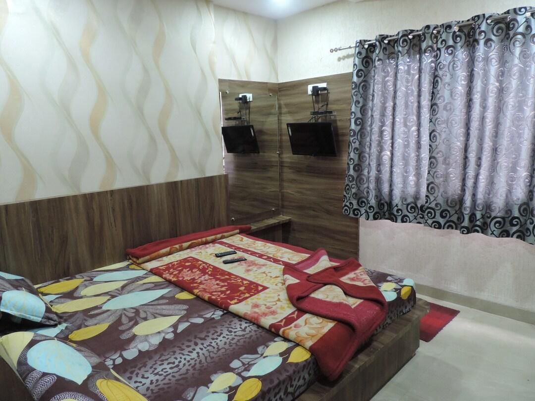 Hotel Abhimanyu Deluxe Non A/C Room 2