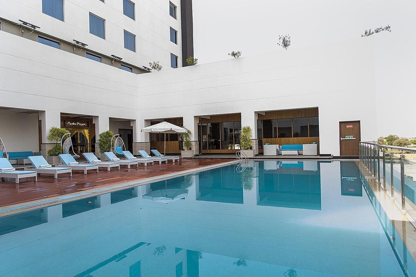 undefined Hotel Ramada Plaza 4