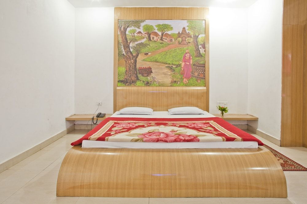 Hotel Amrapali AC Double Bed Family Only 15