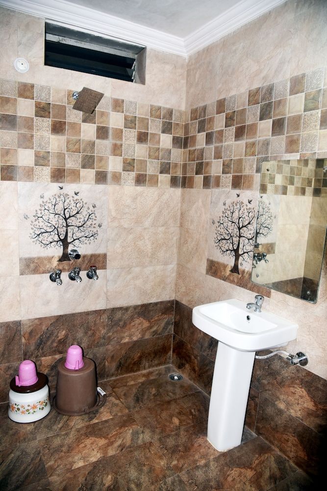 Hotel Amrapali AC Double Bed Family Only 16