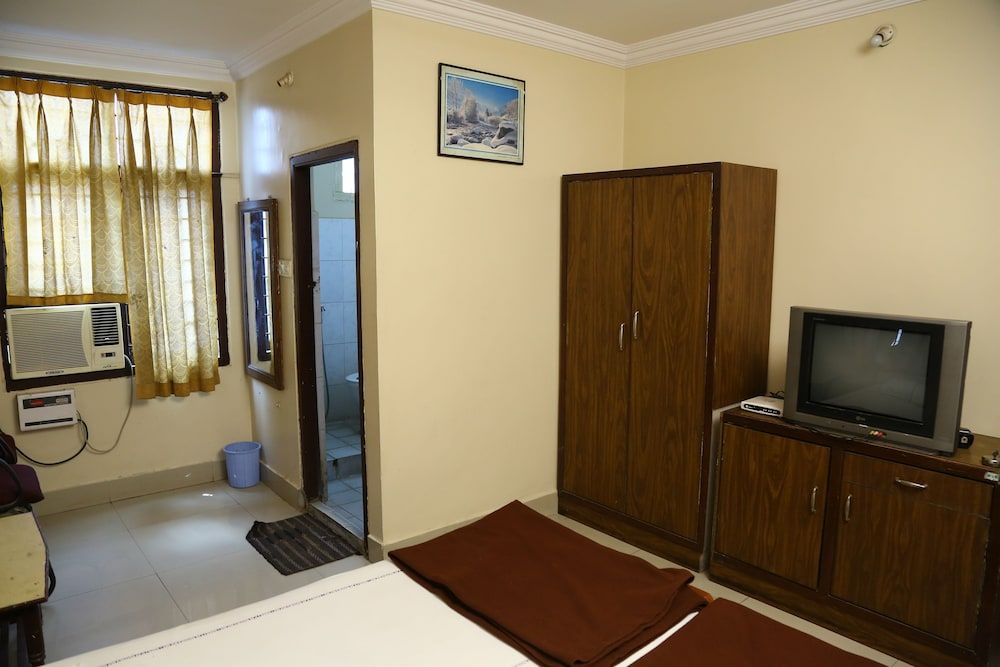 Sri Sai Krishna Deluxe Lodge Basic Single Room, 1 Double Bed 5
