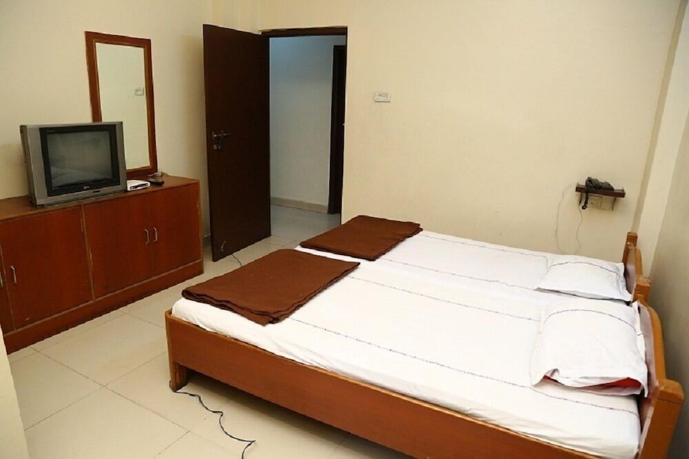 Sri Sai Krishna Deluxe Lodge Basic Single Room, 1 Double Bed 3