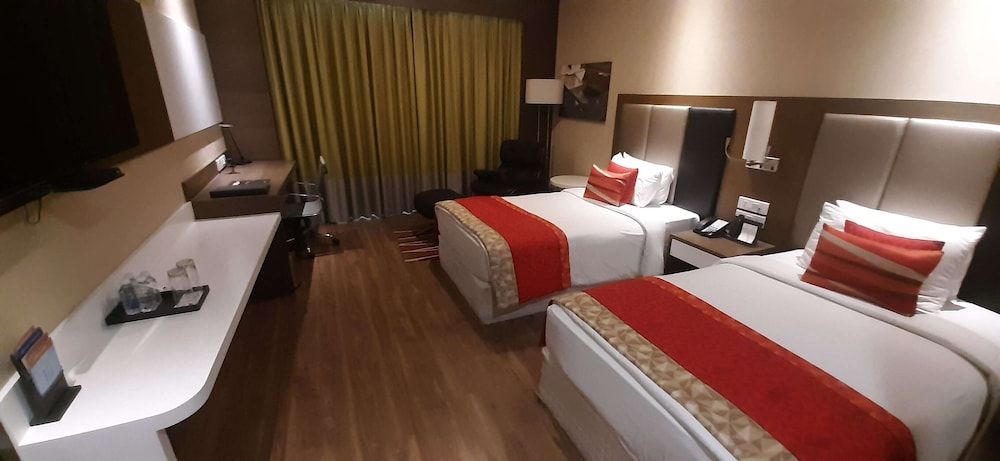 Deluxe Room, 1 Double Bed, Accessible, City View