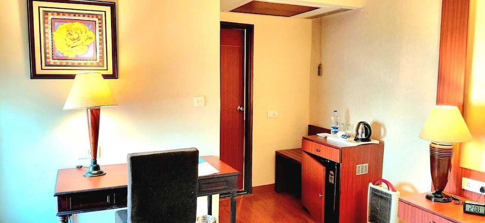 Continent Hotel Nakodar Luxury Suite 2