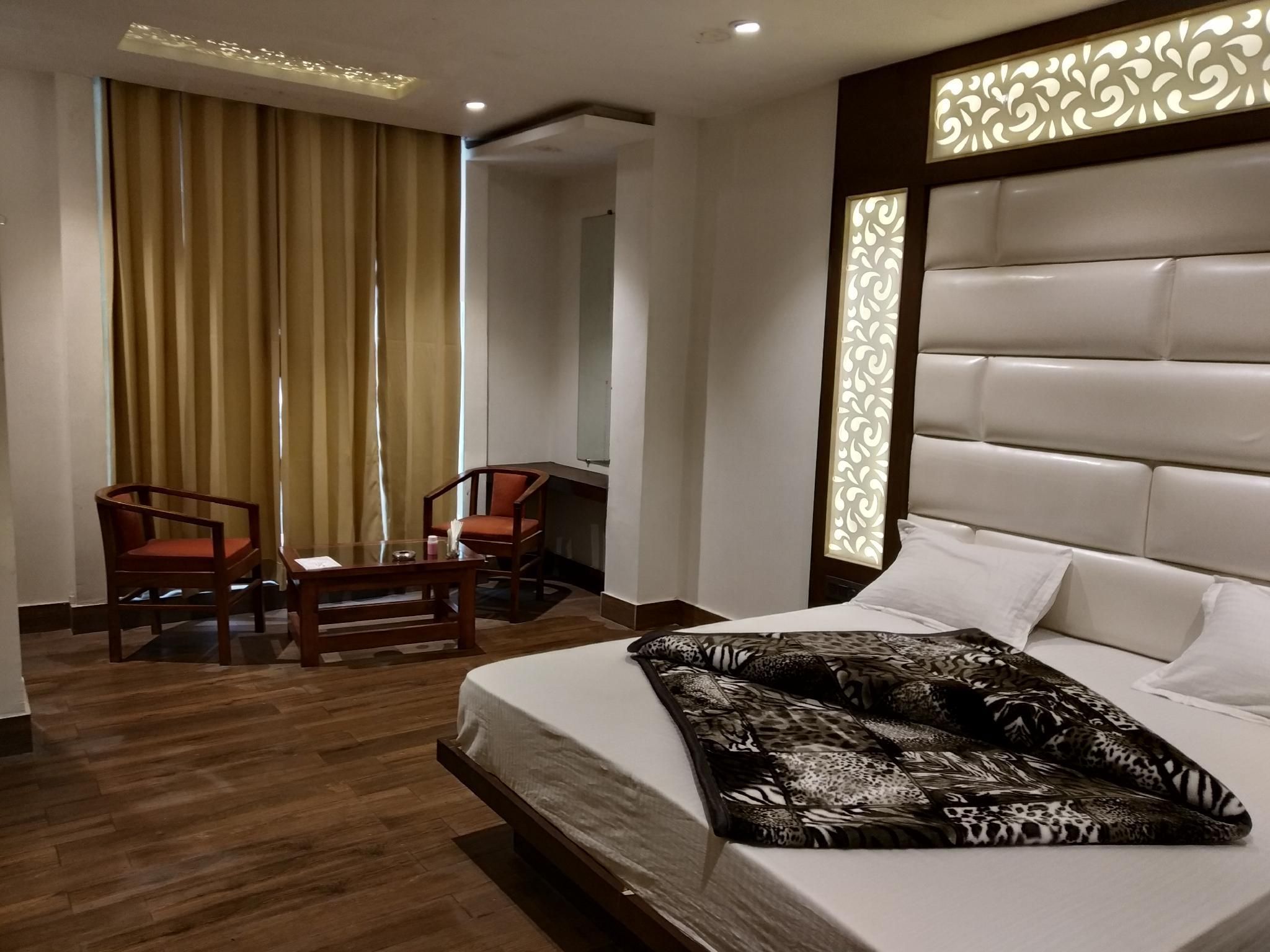 undefined Hotel Star Inn 5