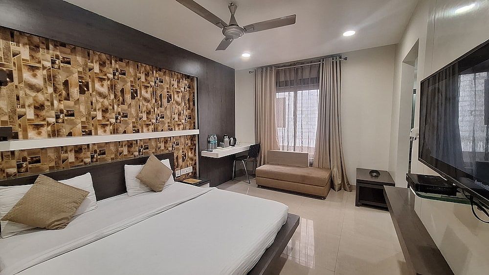  Hotel Alankar Palace Standard Room 2